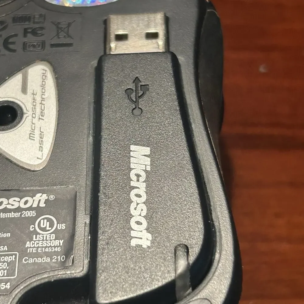 Microsoft Wireless Laser Mouse 6000 Model 1054 w/Memory Stick